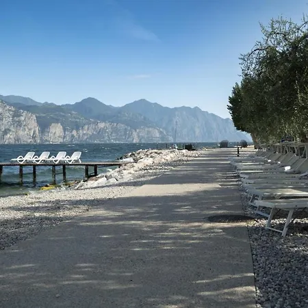 Rosemary Brenzone sul Garda
