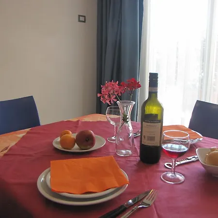 Rosemary Brenzone sul Garda